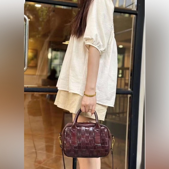 RARE woven leather top handle, cross, body bag exquisite like new - Picture 2 of 7